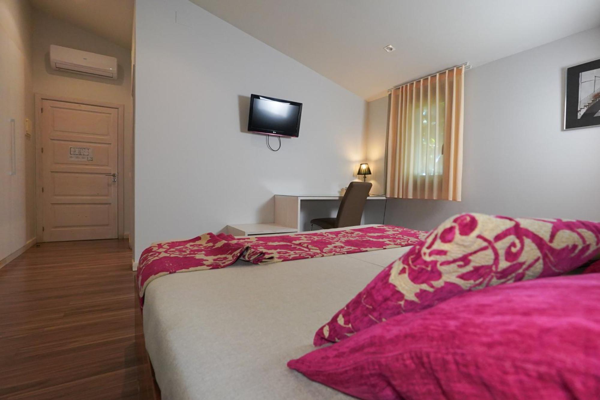 Hotel Mas Prades Deltebre Exterior photo