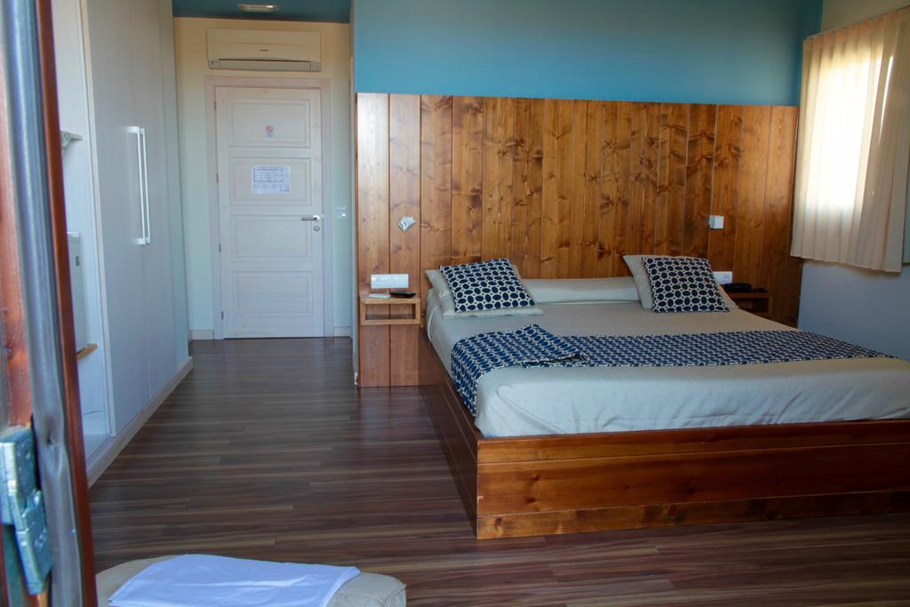 Hotel Mas Prades Deltebre Exterior photo